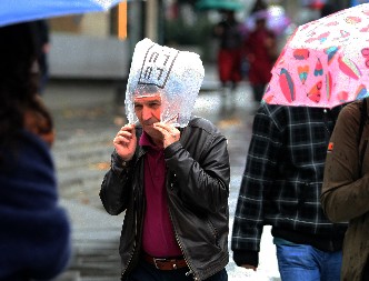 SRBIJO, SPREMI SE - ZIMA JE OTKAZANA! Ni traga od snega do ovog datuma, ali će već danas šibati olujni udari!