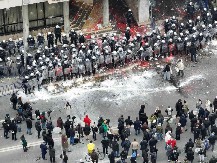 &#034;OPROSTI IM, BOŽE, NE ZNAJU ŠTA ČINE!&#034; Gde nestade pijetet prema poginulim građanima u Novom Sadu?