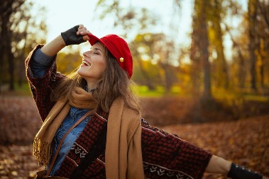 HIT OVE ZIME ZA SAMO 1.170 DINARA Šal koji svakoj kombinaciji daje „skup“ izgled