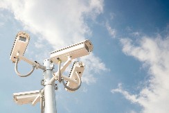 KREĆE DIGITALNI LOV NA VOZAČE, NEMA VIŠE BAHATOSTI NA SRPSKIM PUTEVIMA! Kamere hvataju SVE, paprene kazne i alko-brave