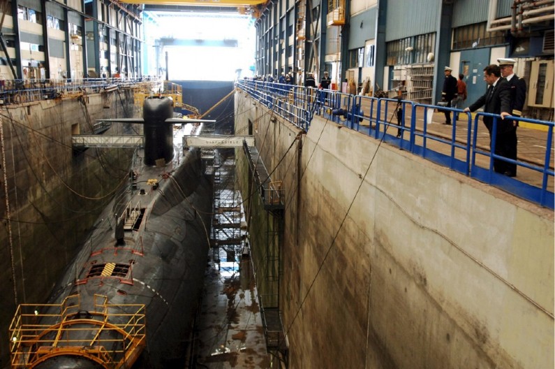 UZBUNA U FRANCUSKOJ NUKLEARNOJ LUCI Vojska otvorila vatru na 5 dronova iznad baze strateških podmornica