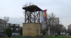 SKINUTA SRPSKA ZASTAVA SA ZVONARE CRKVE U LIPLJANU Reagovala Kancelarija za KiM: To je nastavak iste kampanje