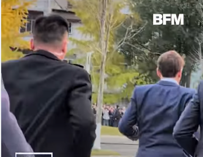 MAKRON BEŽI, POLICIJA GA JURI, OPŠTI HAOS TOKOM POSETE KINI! Kinezi u panici jure predsednika, haos zabeležen kamerom! (VIDEO)