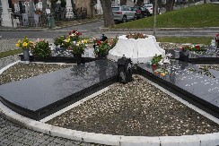 DAN PRED GODIŠNJICU SMRTI SE DESILO OVO Na grobu Džeja Ramadanovskog osvanula bolna poruka: "Ostaću tiha..."