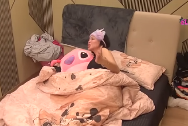 URLA NA SAV GLAS! Maja Marinković divlja po rehabu i pravi haos, scene podsećaju na one iz Zadruge 4 (VIDEO)