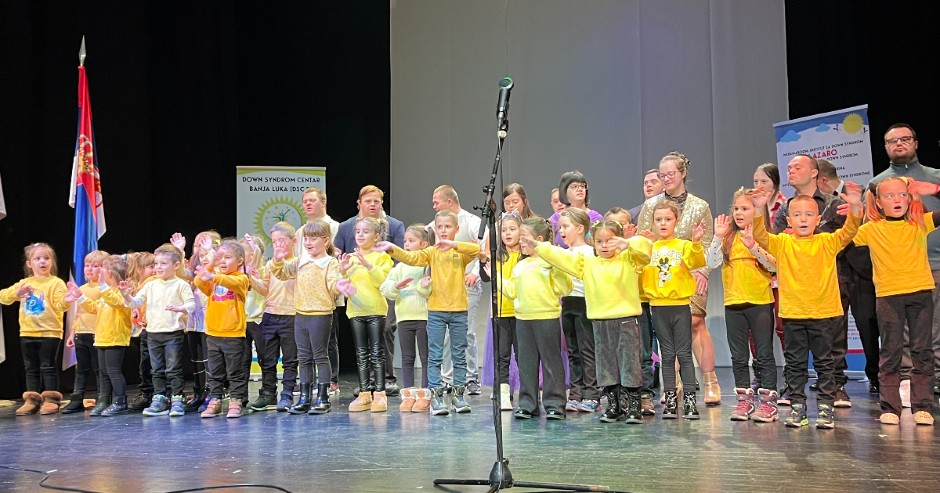 M:TEL I DOWN SYNDROM CENTAR: PARTNERSTVO KOJE OTVARA VRATA JEDNAKIM ŠANSAMA Svečanom akademijom obeleženo 15 godina uspešnog rada (FOTO)