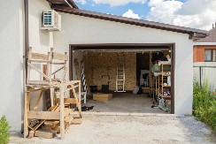 PRAŠNJAVA SLIKA IZ GARAŽE PRETVORILA SE U OTKRIĆE VEKA Vlasnik nije ni slutio da ispod stola drži remek delo od 800 hiljada evra! (FOTO)