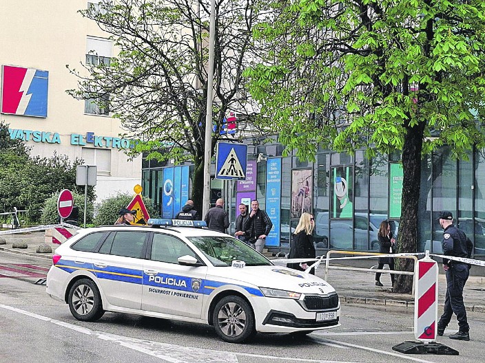 SRBI NAPADNUTI U SPLITU Čuli su ih da pričaju ekavicu, pa ih sačekali na parkingu!