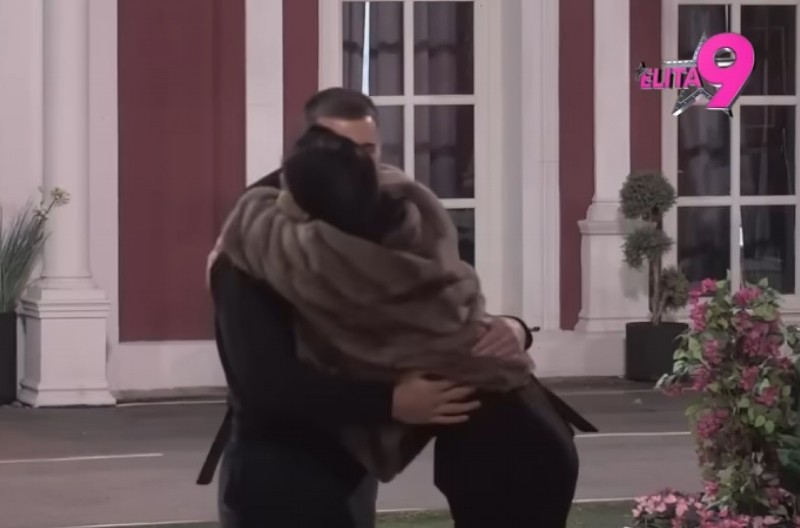 AKCIJA MINE I VIKTORA PRED KAMERAMA Bez blama su se dohvatili i potpuno podivljali, podseća je na Mensura Ajdarpašića! (FOTO)