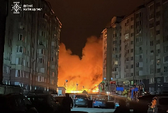 RUSI UDARILI DRONOVIMA I RAKETAMA, BUKNULI POŽARI! Oštećena i železnička infrastruktura, proglašeno stanje uzbune! (FOTO)