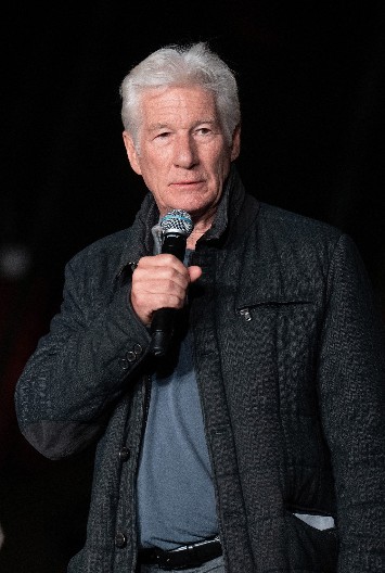 HOLIVUD JE ĆUTAO, ON VIŠE NEĆE  Ričard Gir konačno progovorio o njegovoj zabrani Oskara koja traje 20 godina!