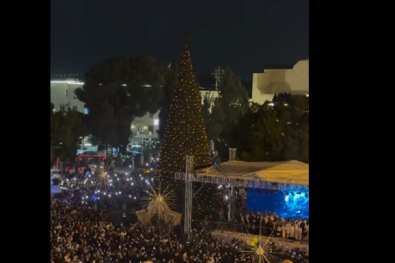 PONOVO UPALJENA BOŽIĆNA JELKA U VITLEJEMU Prvi put od 2022. godine (VIDEO)