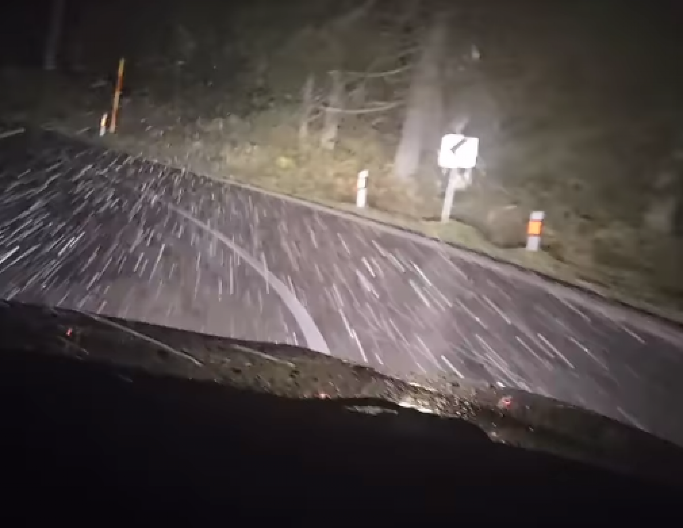 VEJE SNEG KAO SUMANUT, NE VIDI SE DVA METRA ISPRED Pašće i do 30cm! NA OVE DELOVE SRUČIĆE SE OGROMNA KOLIČINA KIŠE