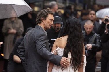 NIJE NORMALNO ŠTA JE RADILA SVOM SINU  Majka poznatog glumca je roditelj iz pakla i svekrva koju nijedna snaja ne bi poželela!