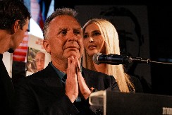 "HVALA TRAMPE" SE ORI TEL AVIVOM Vitkof se obratio okupljenima na Trgu talaca