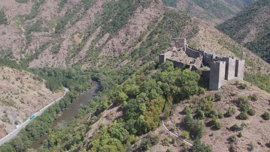 KAMENA NEVESTA: Legenda o Magliču – planini koja je dobila ime po ženskom prokletstvu i zašto se vrh uvek krije u magli