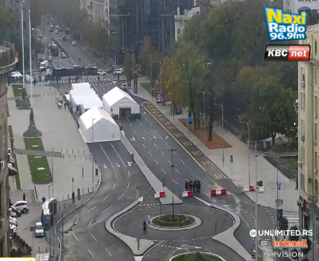EVO KAKVA JE SITUACIJA JUTROS ISPRED SKUPŠTINE SRBIJE Saobraćaj se redovno odvija u Takovskoj i Bulevaru kralja Aleksandra