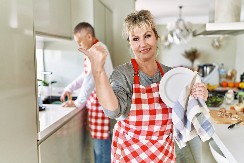 ŠTA ĆE ŽENE, MORAJU DA SE SNAĐU Iznajmljuju muževe na sat, evo kako su se organizovale!