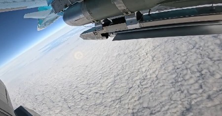 RAZORAN UDAR SA 15.000 METARA VISINE Rusi posejali PAKAO iz vazduha, PVO nemoćna, ima mrtvih (VIDEO)