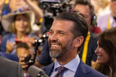 LEDENI TUŠ ZA UKRAJIINU Trampov sin zapretio Kijevu, otkrio ŠOK detalje