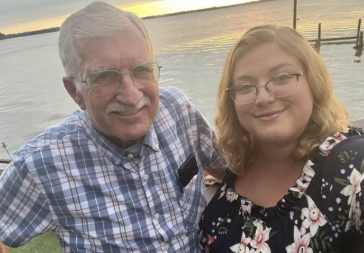 "NISAM SPONZORUŠA, SAMO VOLIM STARIJE" Sa 24 godine sahranila je muža od 72, pa se udala za dedu od 81 (FOTO)