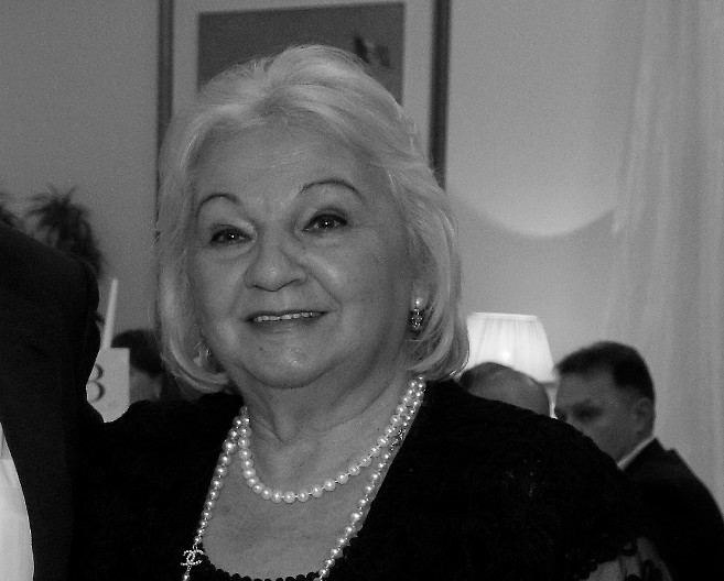 "NADAM SE DA TE NIŠTA VIŠE NE BOLI, KRALJICE MOJA" Danijela Karić grca u suzama devet meseci nakon smrti majke Hafe! (FOTO)