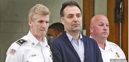 NA SUĐENJU PRIKAZANI SNIMCI IZ PRODAVNICA Volš kupio čekić, skalpel, više kanti od pet galona, lateks rukavice...