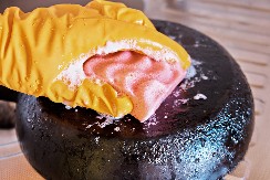 NE BACAJTE STARE TIGANJE Uz ovaj trik ponovo će zablistati i trajati još decenijama