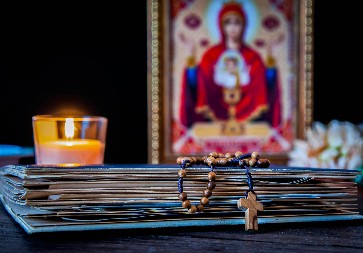 DA LI JE GREŠNO NOSITI TUĐI KRST? Odgovor duhovnika iznenadio mnoge vernike