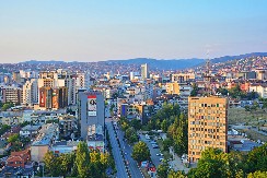 DRAMA NAD PRIŠTINOM: Nemački vojni avion satima kruži iznad grada!