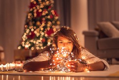 OPREZ SA OVIM UKRASIMA Lako mogu da izazovu požar u kući - obratite pažnju