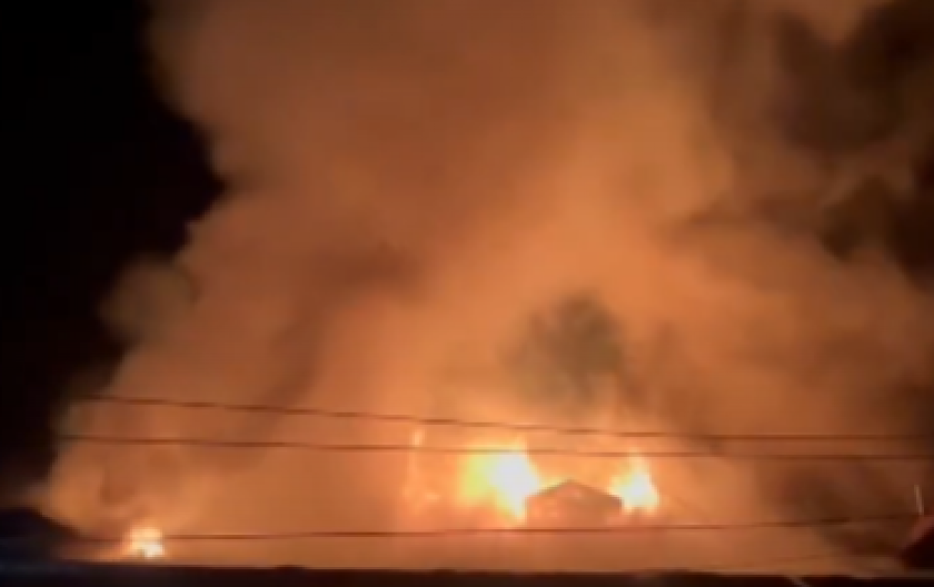 STANOVI NESTALI TOKOM NOĆI, 12 LJUDI IZGORELI! Novi horor u Kini, još jednu zgradu progutao požar (VIDEO)