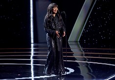 ZNATE LI KOLIKO IMA GODINA? Glumica je zrela žena, a izgleda kao devojčica, ovo je tajna njene mladolikosti