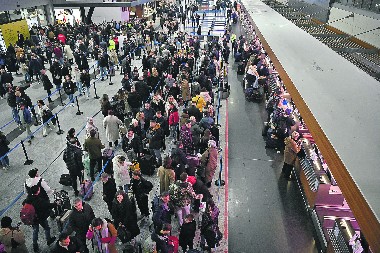 Odloženo suđenje Saljiju Beriši: Za šta je optužen bivši premijer Albanije?