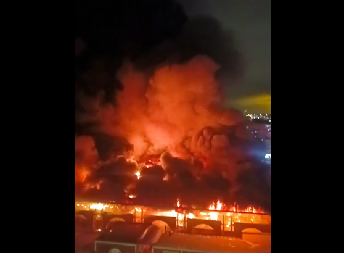 GORI SANKT PETERBURG!  Ogroman požar zahvatio objekat – ČULE SE EKSPLOZIJE! (VIDEO)