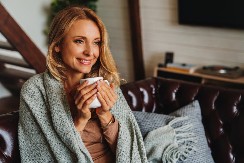 DVE KAFENE KAŠIKE OVE BILJKE PRELITI KLJUČALOM VODOM… Magistarka farmacije otkriva kakav se narodni lek krije u njoj