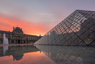 PLJAČKAŠI LUVRA IZMAKLI POLICIJI ZA 30 SEKUNDI Istraga otkrila velike propuste, balkon označen kao SLABA TAČKA