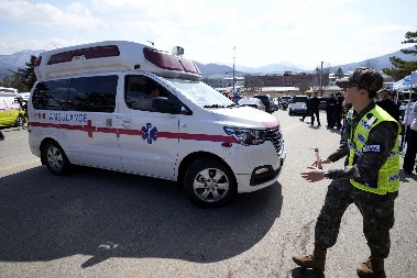 URUŠILA SE ZGRADA, KONSTRUKCIJA NESTALA U TRENUTKU! Jedna osoba nastradala, tri ZAROBLJENE pod ruševinama