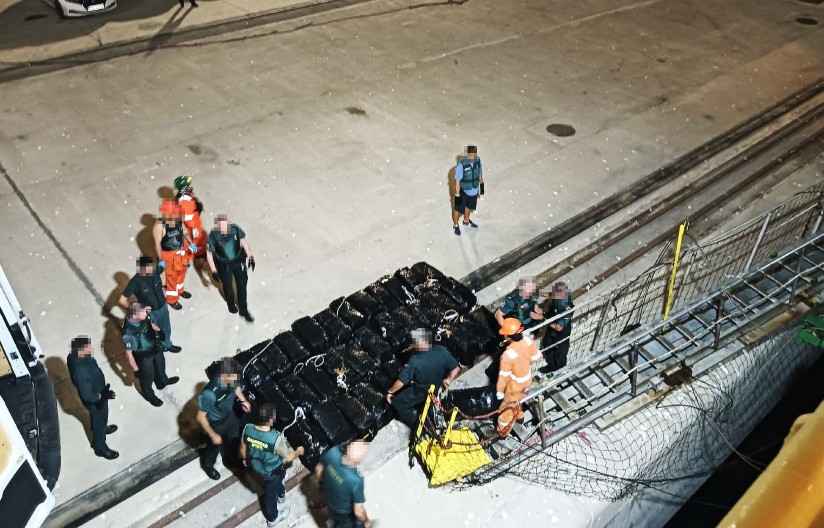 OVAKO JE UHAPŠENA KRIMINALNA GRUPA U Španiji  je palo osam državljana Srbiјe, zaplenjeno 1,1 tona kokaina (FOTO VIDEO)
