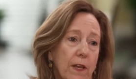 ŽENA 27 GODINA ŽIVELA DVOSTRUKI ŽIVOT Lagala muža i decu da radi kao diplomata - istina o njenom zanimanju ŠOKIRALA SVET! (VIDEO)