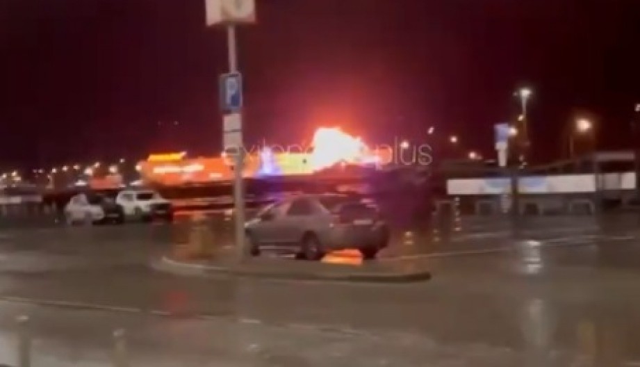 UKRAJINA ZADALA STRAHOVIT UDARAC Gori jedna od najvećih rafinerija nafte u Rusiji, scene su JEZIVE (VIDEO)