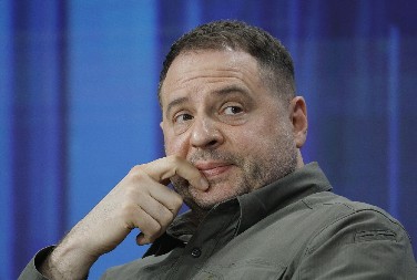 "LIČNO JE PRAVIO PRLJAVU BOMBU!" Teške optužbe na račun bivšeg šefa kabineta Zelenkog