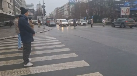 OSAM ZGUBIDANA BLOKIRALO NOVI SAD: Grad od 400.000 stanovnika zaustavljen (VIDEO)