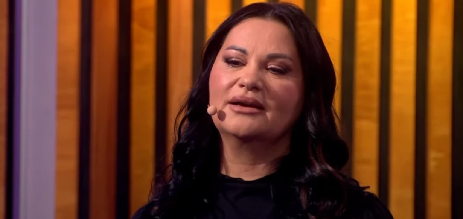 JANA SE SLOMILA NA KOMADE USRED EMISIJE Zapevala pesmu posvećenu pokojnom sestriću, suzama preplavila studio!