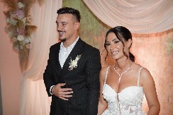 OVAJ PRIZOR ĆE VAS ISTOPITI Suprug Aleksandre Bursać pozirao sa malom Kasijom, pevačica blista od sreće! (FOTO)