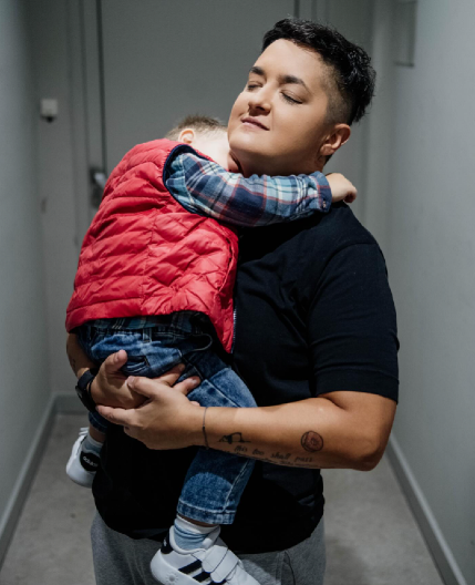 IMA SAMO DVE GODINE, A VEĆ PRAVI NESTAŠLUKE Sin Marije Šerifović demolirao stan, pevačica se odmah požalila! (FOTO)