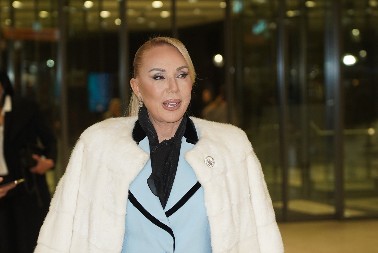 "NISAM JE VIDELA, JEDNOSTAVNO NE ZNAM KAKVA JE" Lepa Brena prvi put o ćerki