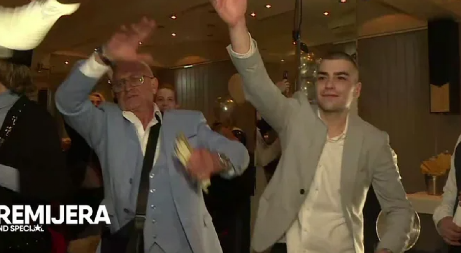 DOLARI I EVRI LETE PO SALI Era Ojdanić sa unukom napravio haos na proslavi! (FOTO)
