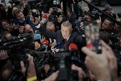 MOTORISTIMA 4 MINISTARSTVA Predstavljena nova vlada Češke na čelu sa Babišom