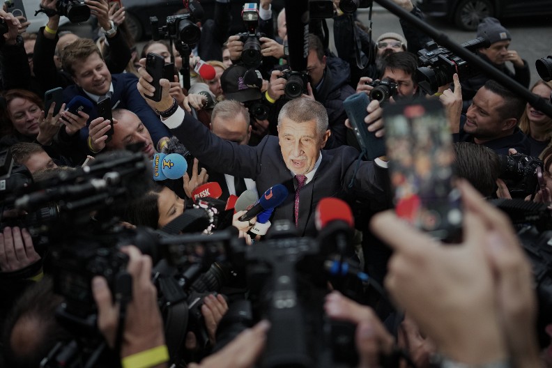 MOTORISTIMA 4 MINISTARSTVA Predstavljena nova vlada Češke na čelu sa Babišom